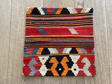 Load image into Gallery viewer, Vintage kilim cushion - D20 - 50x50 cm
