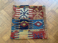 Load image into Gallery viewer, Vintage kilim cushion - F4 - 60x60 cm
