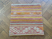 Load image into Gallery viewer, Vintage kilim cushion - B29 - 40x40 cm
