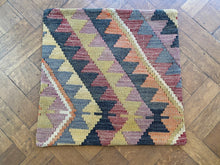 Load image into Gallery viewer, Vintage kilim cushion - D24 - 50x50 cm
