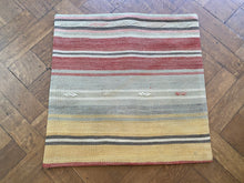 Load image into Gallery viewer, Vintage kilim cushion - D25 - 50x50 cm
