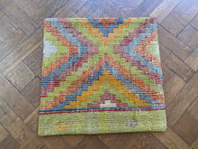 Load image into Gallery viewer, Vintage kilim cushion - D27 - 50x50 cm
