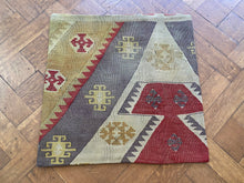 Load image into Gallery viewer, Vintage kilim cushion - D32 - 50x50 cm

