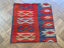 Load image into Gallery viewer, Vintage kilim cushion - D35 - 50x50 cm
